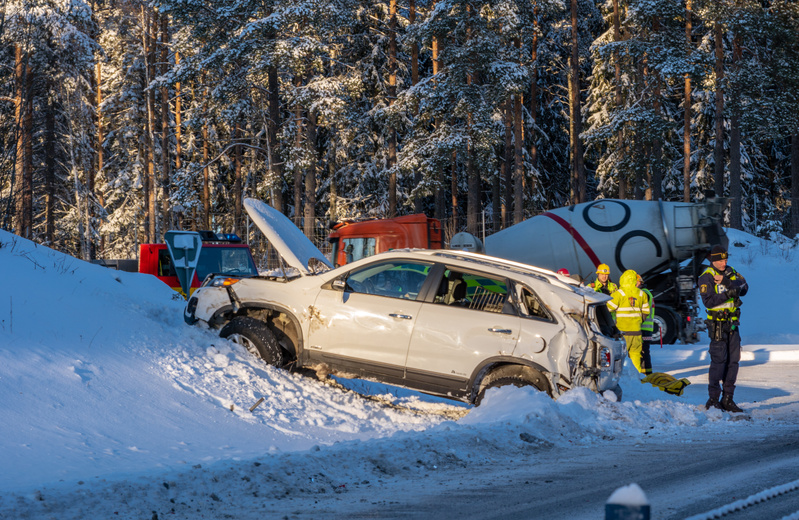 Trafikolycka i Täby: Person skadad efter kollision mellan två bilar